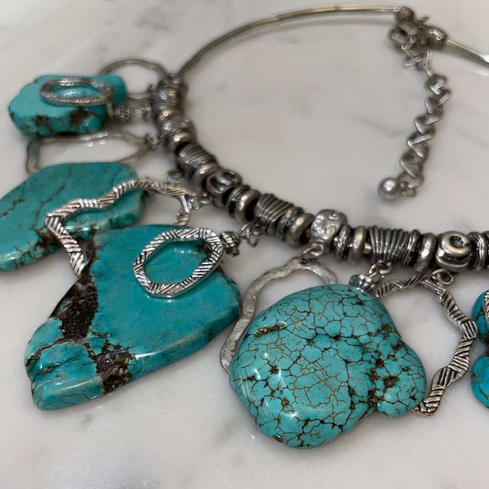 NWOT Chico’s chunky turquoise necklace